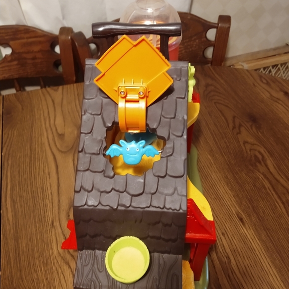 B. Toys – Baa-Baa-Barn Musical Farm Set - Picture 5 of 8